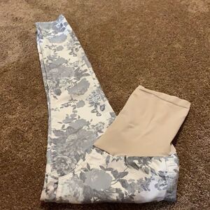 Pea in a pod skinny floral maternity pants. XS